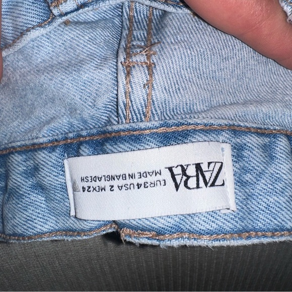 Zara High Rise Light Blue Ripped Jeans - Picture 4 of 4